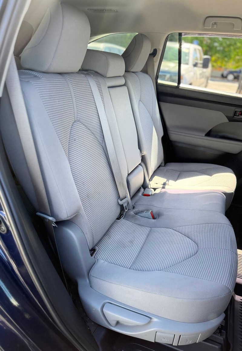 Toyota Highlander Vehicle Full-screen Gallery Image 14