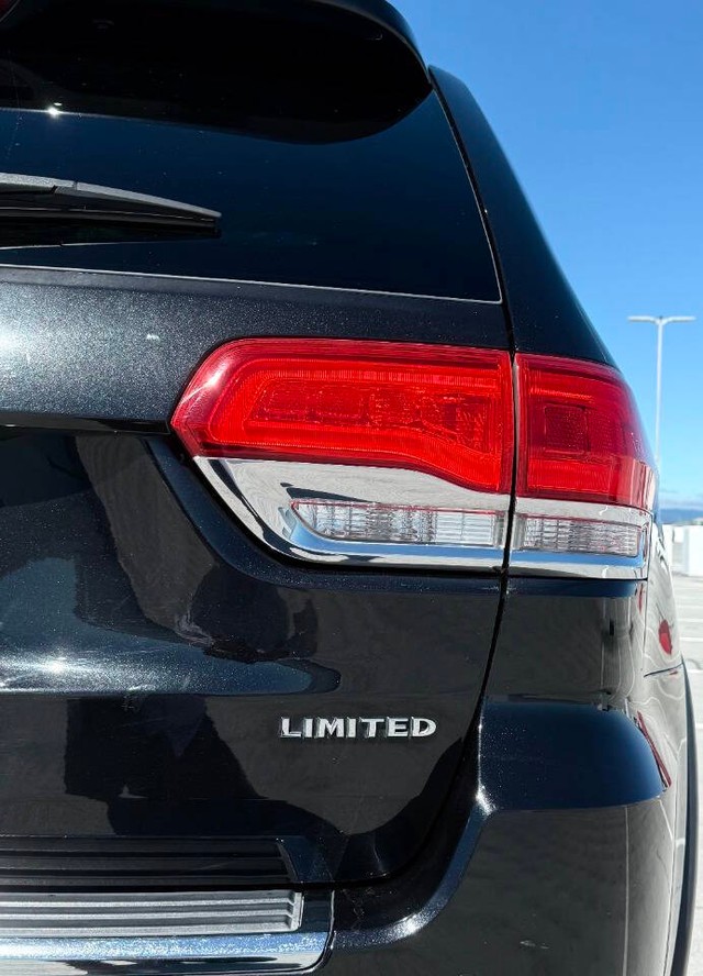 Jeep Grand Cherokee Vehicle Full-screen Gallery Image 11