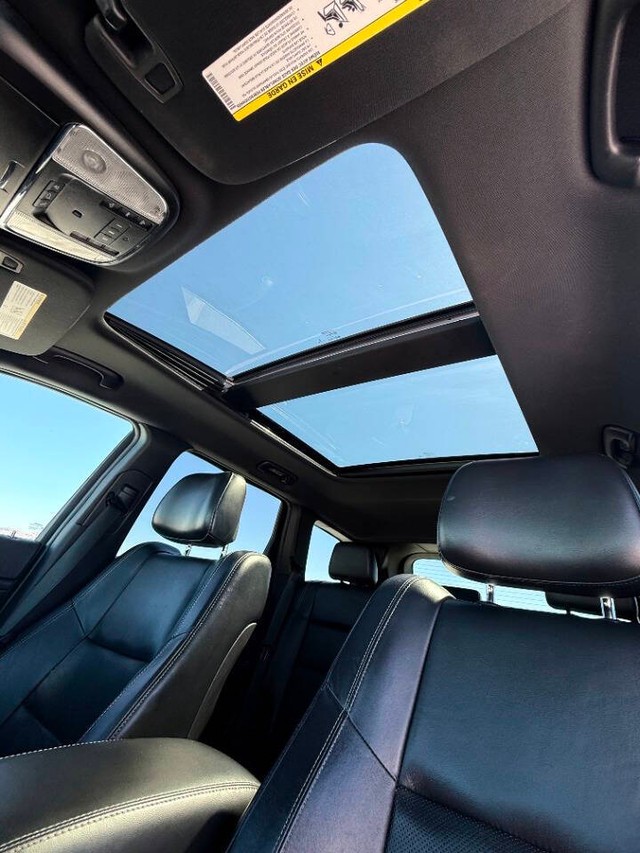 Jeep Grand Cherokee Vehicle Full-screen Gallery Image 15