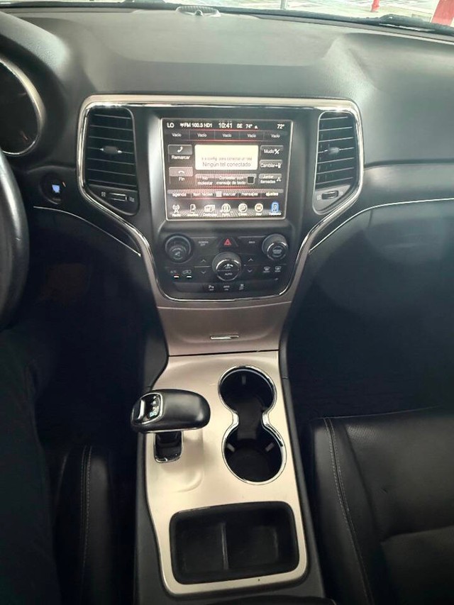 Jeep Grand Cherokee Vehicle Full-screen Gallery Image 17