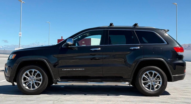 Jeep Grand Cherokee Vehicle Full-screen Gallery Image 08