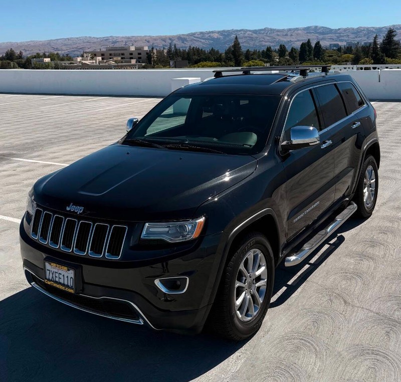 Jeep Grand Cherokee Vehicle Full-screen Gallery Image 12
