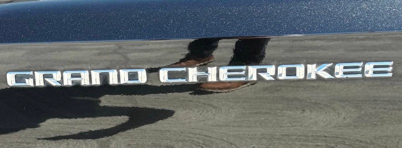 Jeep Grand Cherokee Vehicle Full-screen Gallery Image 14