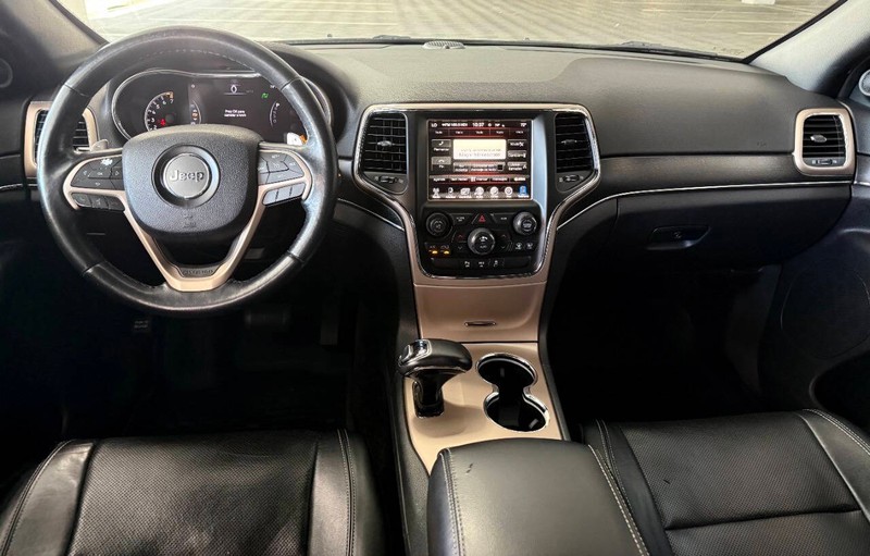 Jeep Grand Cherokee Vehicle Full-screen Gallery Image 16