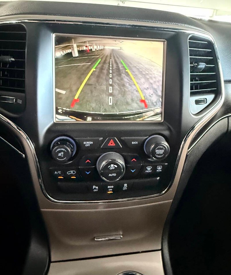 Jeep Grand Cherokee Vehicle Full-screen Gallery Image 18