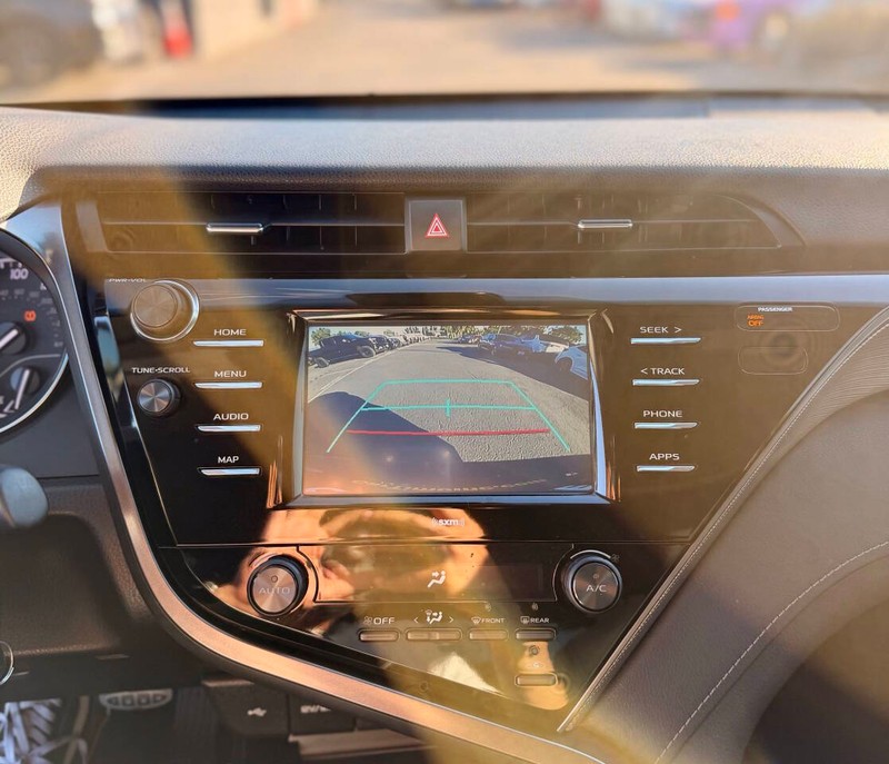 Toyota Camry Vehicle Full-screen Gallery Image 11