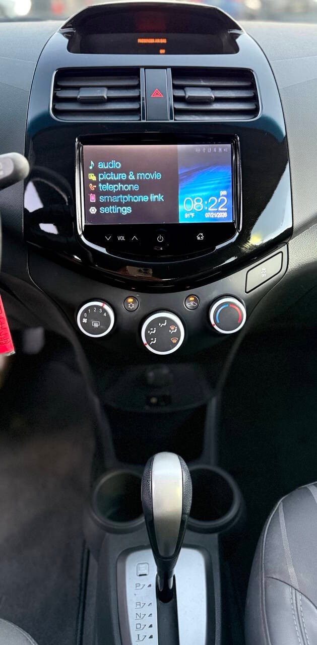 Chevrolet Spark Vehicle Full-screen Gallery Image 09