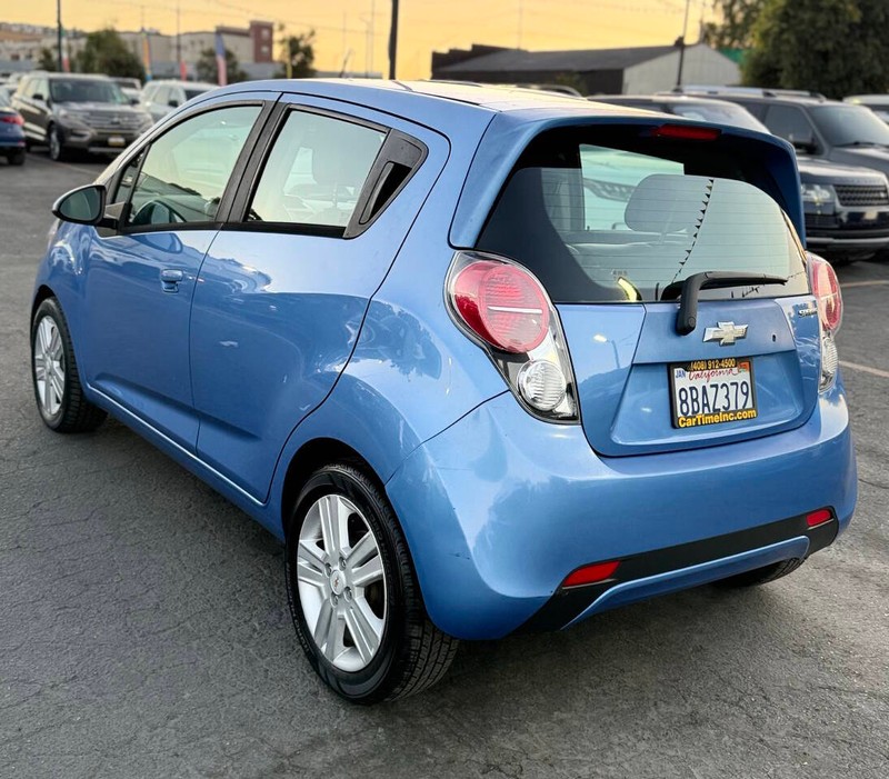 Chevrolet Spark Vehicle Full-screen Gallery Image 06