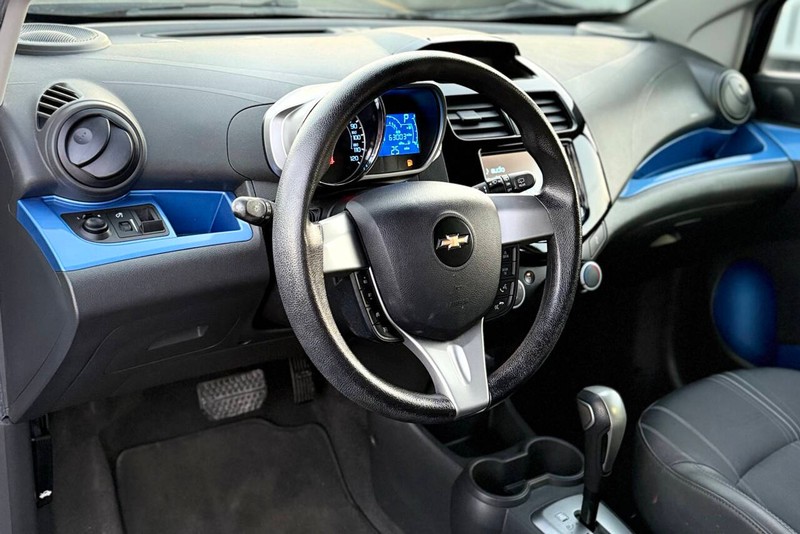 Chevrolet Spark Vehicle Full-screen Gallery Image 07