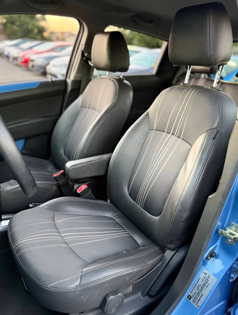 Chevrolet Spark Vehicle Full-screen Gallery Image 10