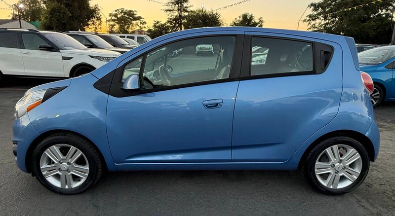 Chevrolet Spark Vehicle Full-screen Gallery Image 11
