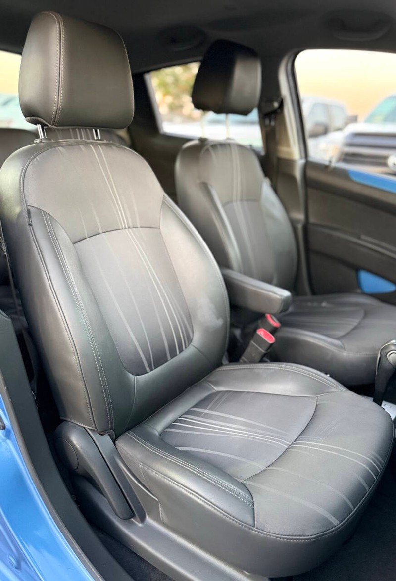 Chevrolet Spark Vehicle Full-screen Gallery Image 12