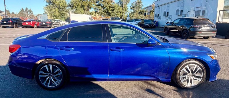 Honda Accord Sedan Vehicle Full-screen Gallery Image 05
