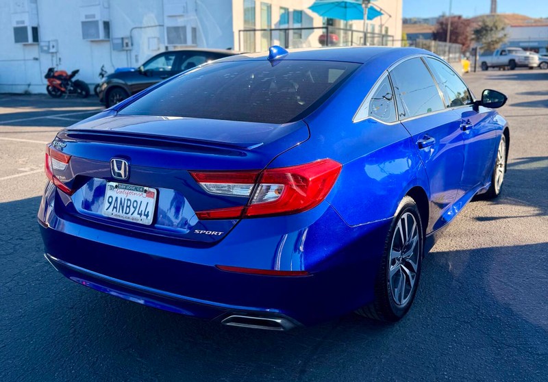 Honda Accord Sedan Vehicle Full-screen Gallery Image 07