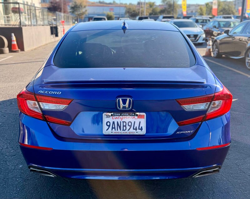 Honda Accord Sedan Vehicle Full-screen Gallery Image 08
