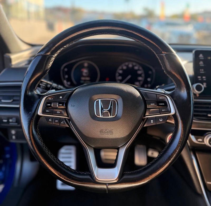 Honda Accord Sedan Vehicle Full-screen Gallery Image 09