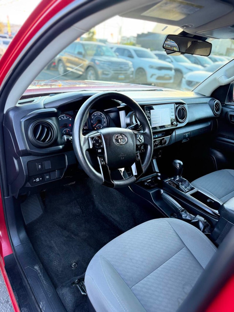 Toyota Tacoma 4WD Vehicle Full-screen Gallery Image 07