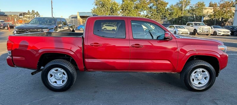 Toyota Tacoma 4WD Vehicle Full-screen Gallery Image 15