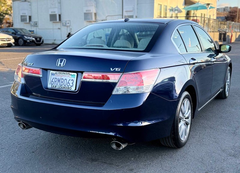 Honda Accord Sedan Vehicle Full-screen Gallery Image 04