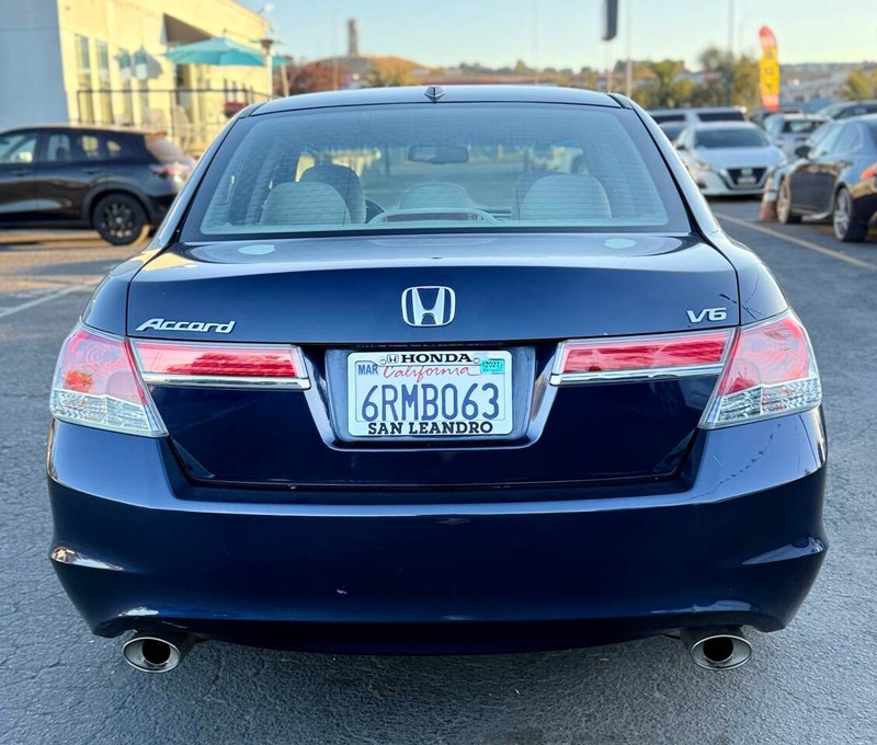 Honda Accord Sedan Vehicle Full-screen Gallery Image 05