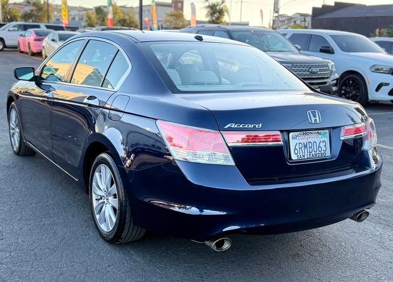 Honda Accord Sedan Vehicle Full-screen Gallery Image 06
