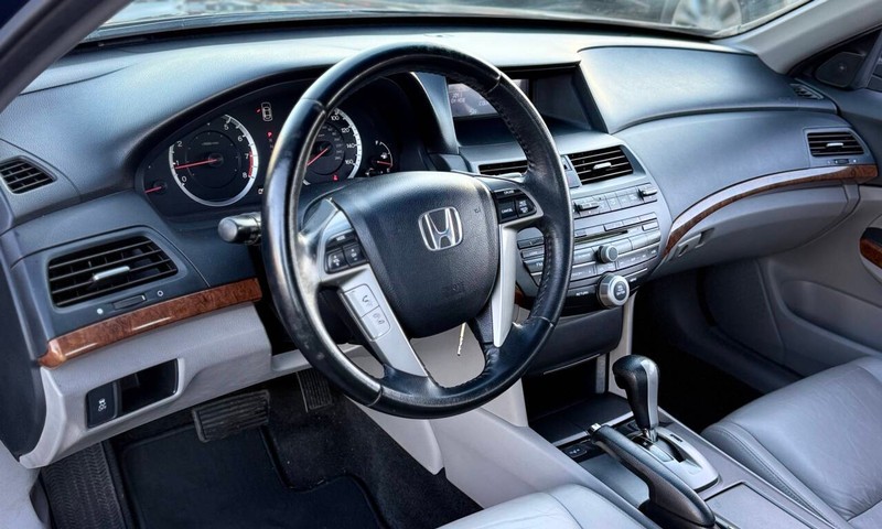 Honda Accord Sedan Vehicle Full-screen Gallery Image 07