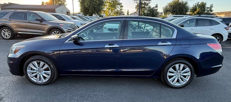 Honda Accord Sedan Vehicle Full-screen Gallery Image 10