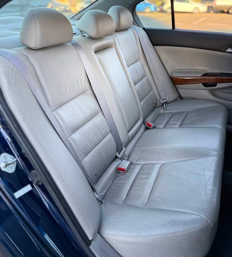 Honda Accord Sedan Vehicle Full-screen Gallery Image 14