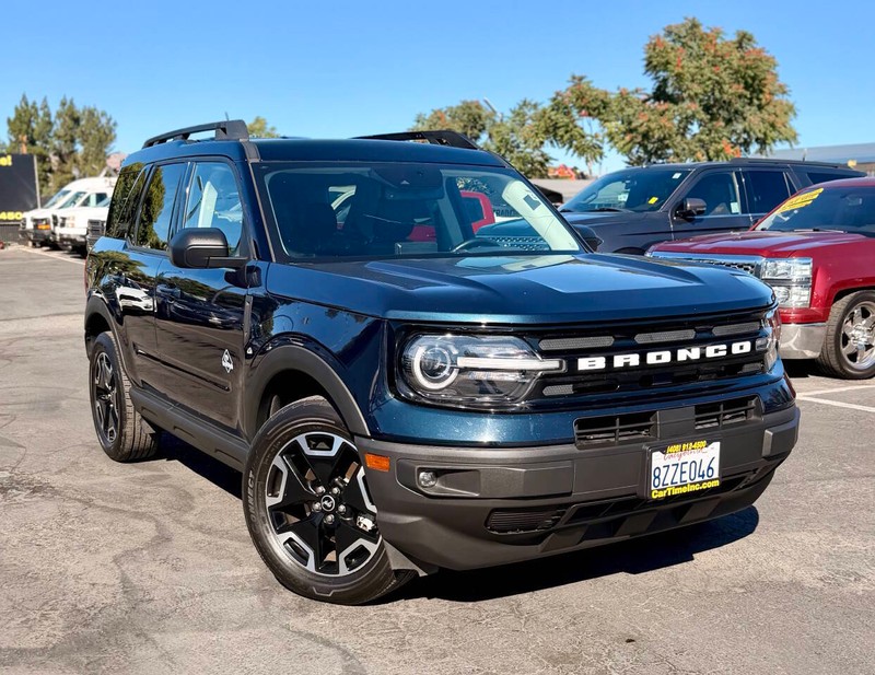 Ford Bronco Sport Vehicle Full-screen Gallery Image 02