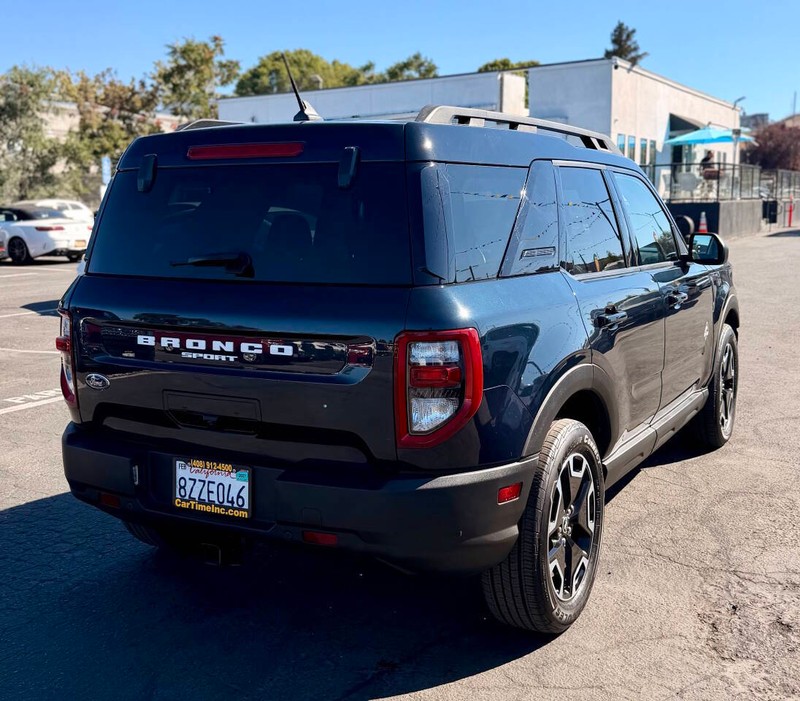 Ford Bronco Sport Vehicle Full-screen Gallery Image 08