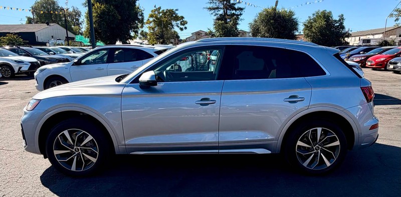 Audi Q5 Vehicle Full-screen Gallery Image 03