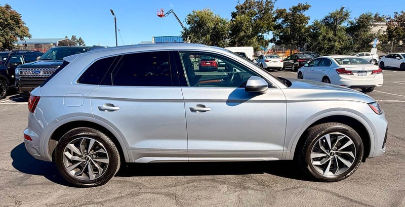 Audi Q5 Vehicle Full-screen Gallery Image 04