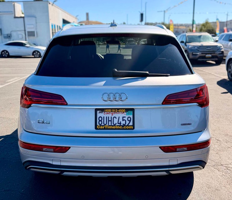 Audi Q5 Vehicle Full-screen Gallery Image 05
