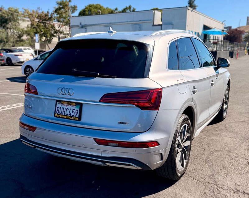 Audi Q5 Vehicle Full-screen Gallery Image 07
