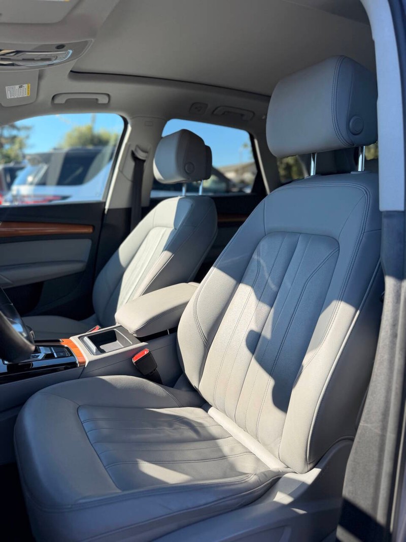 Audi Q5 Vehicle Full-screen Gallery Image 11
