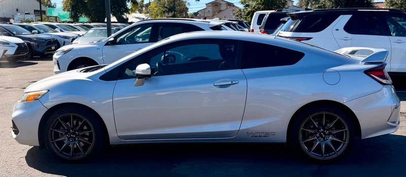 Honda Civic Coupe Vehicle Full-screen Gallery Image 04