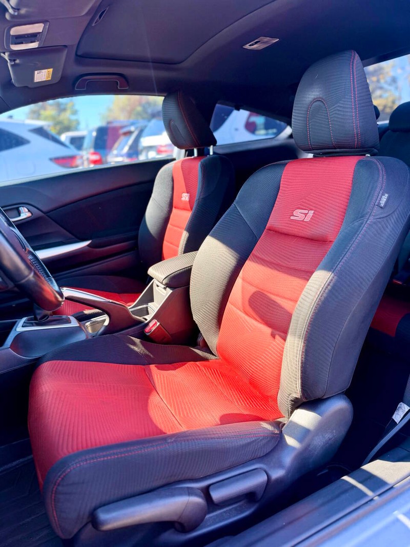 Honda Civic Coupe Vehicle Full-screen Gallery Image 11
