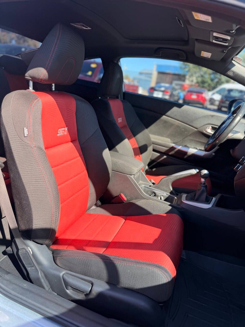 Honda Civic Coupe Vehicle Full-screen Gallery Image 12