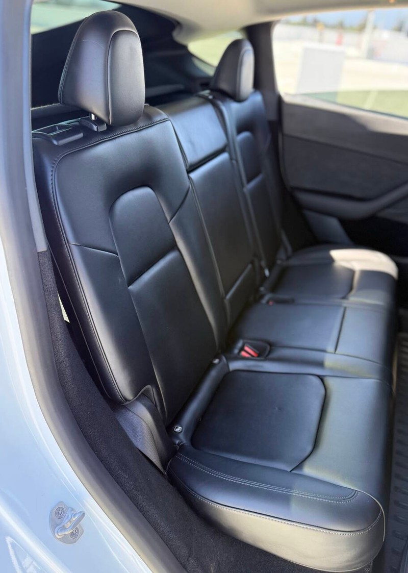 Tesla Model Y Vehicle Full-screen Gallery Image 14