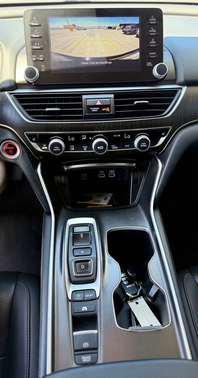 Honda Accord Hybrid Vehicle Full-screen Gallery Image 09