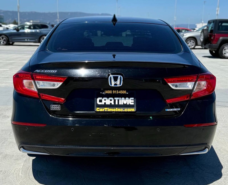 Honda Accord Hybrid Vehicle Full-screen Gallery Image 05