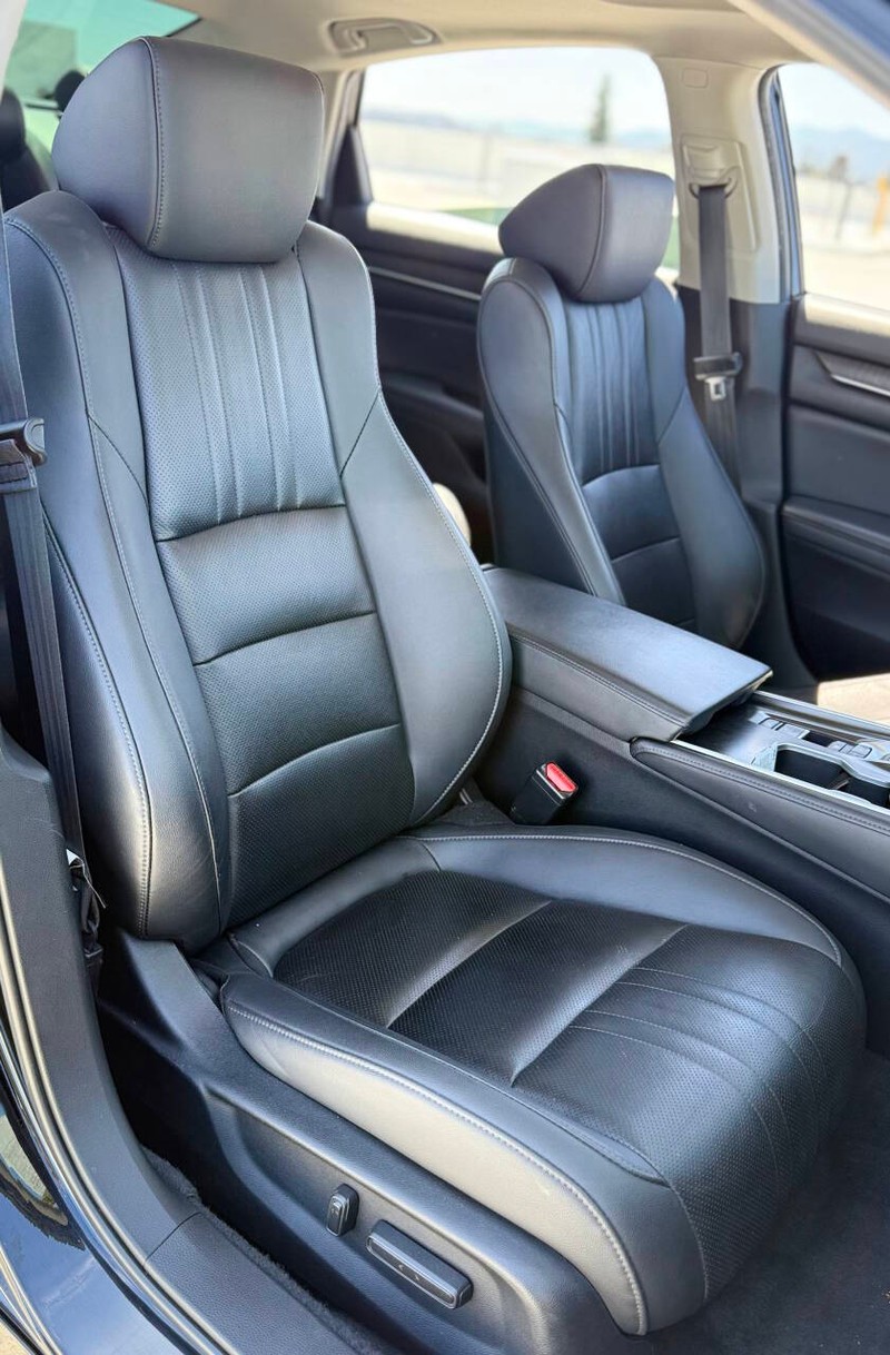 Honda Accord Hybrid Vehicle Full-screen Gallery Image 12