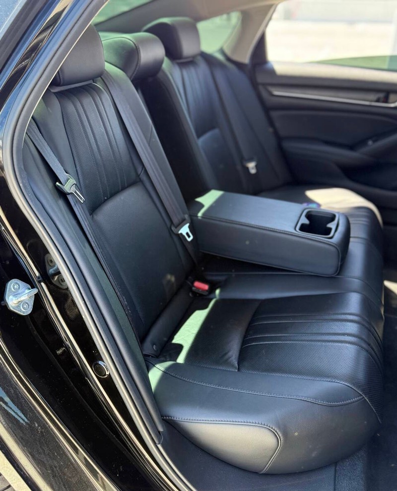 Honda Accord Hybrid Vehicle Full-screen Gallery Image 14