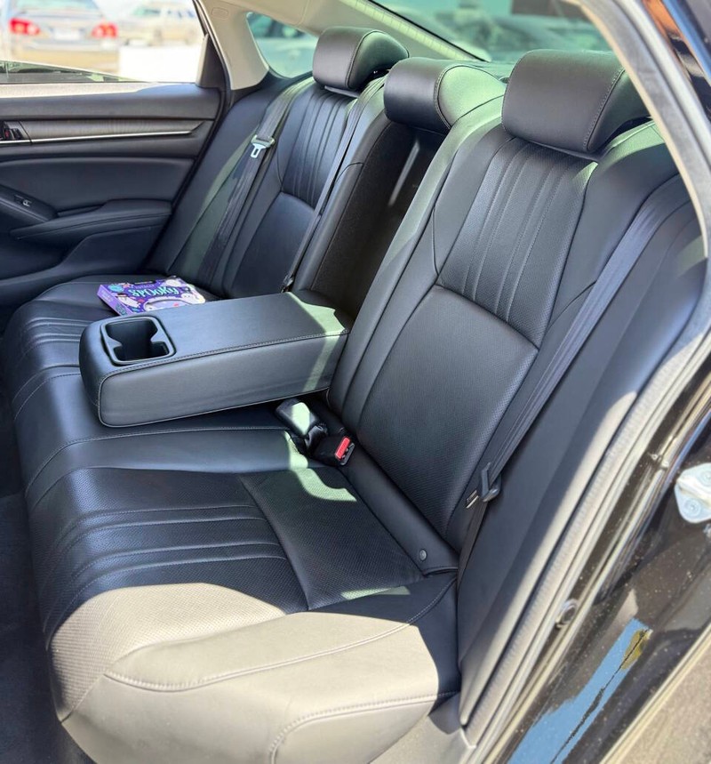 Honda Accord Hybrid Vehicle Full-screen Gallery Image 16