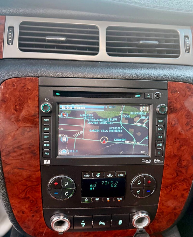 Chevrolet Tahoe Vehicle Full-screen Gallery Image 16