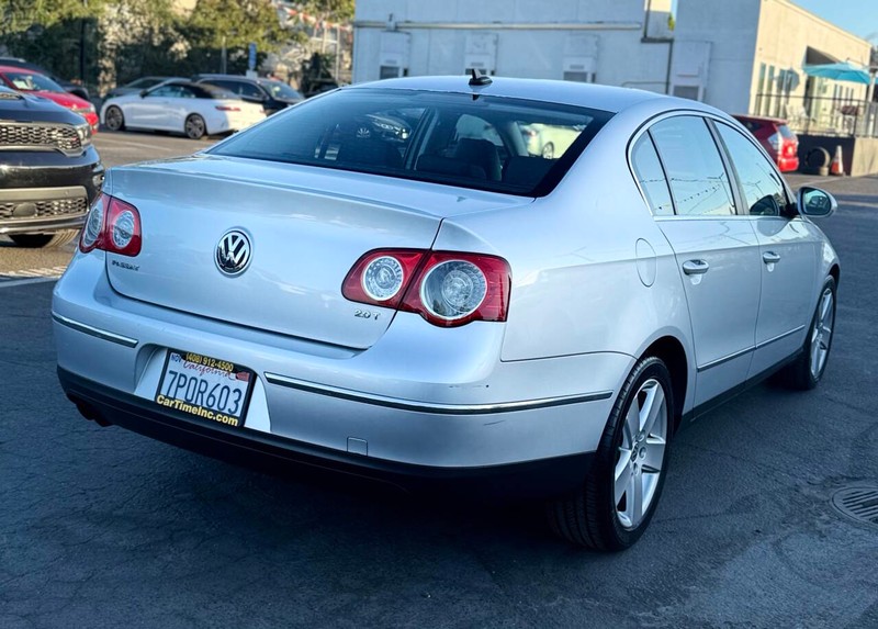 Volkswagen Passat Sedan Vehicle Full-screen Gallery Image 04