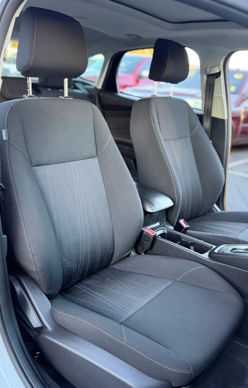 Ford Focus Hatchback Vehicle Full-screen Gallery Image 13