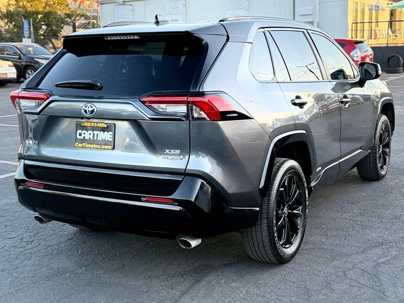 Toyota RAV4 Vehicle Full-screen Gallery Image 04