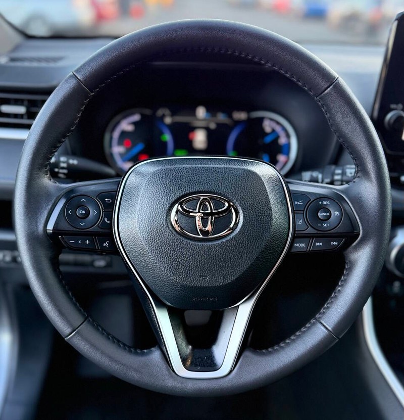 Toyota RAV4 Vehicle Full-screen Gallery Image 08