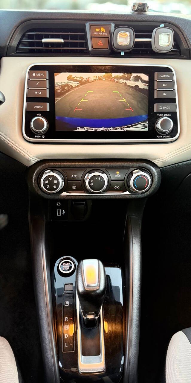 Nissan Versa Sedan Vehicle Full-screen Gallery Image 12
